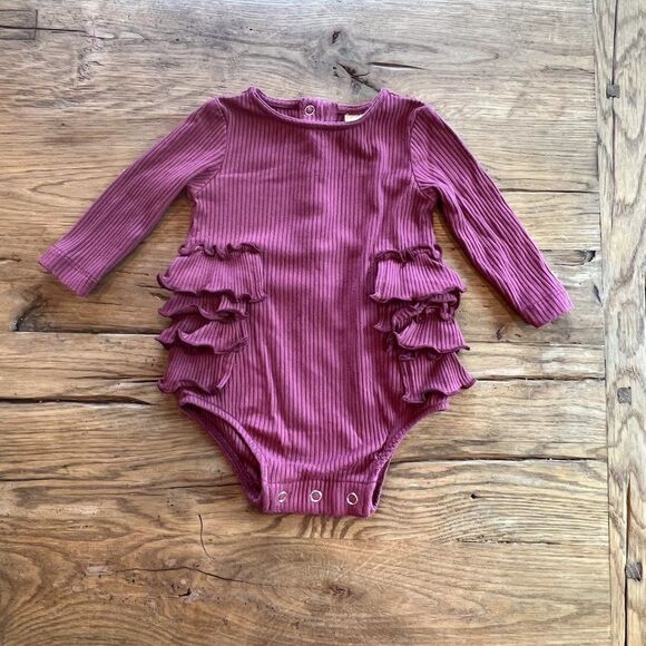 Kate Quinn Ribbed Ruffle Bodysuit, Size 0-3M - Picture 1 of 5
